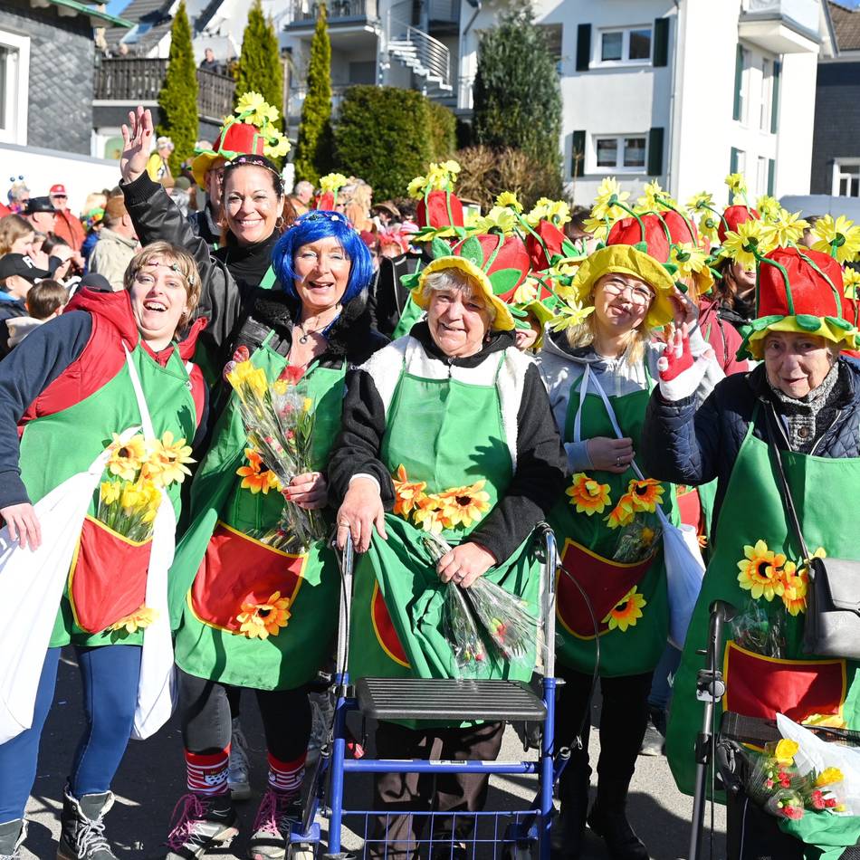 Karneval 2026 in Wermelskirchen: 850 Teilnehmer formieren den Rosenmontagszug