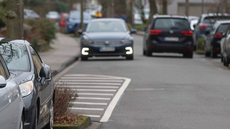 „Invasion“ der Fußballfans: Neue Debatte in Leverkusen um Straßensperrungen an Spieltagen