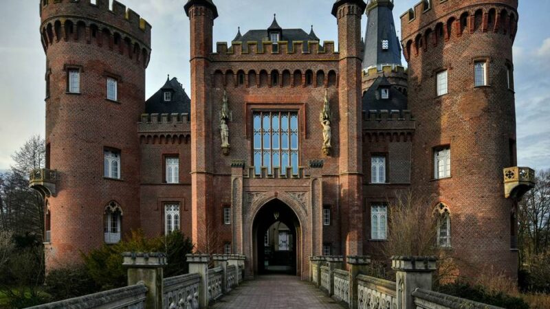 An Rosenmontag: Im Schloss Moyland gibt es Kunst statt Kamelle