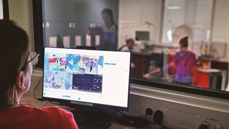 Kooperation gegen den Fachkräftemangel: Internationale Hebammen trainieren im „SAM“ Geburten