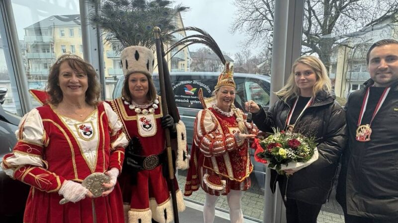Närrische Zeit in Wermelskirchen: Ein zweiter Prinzenbus fürs Dreigestirn