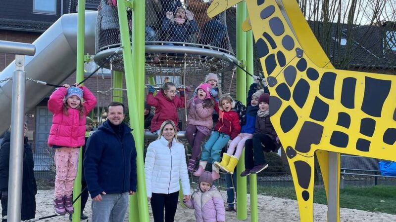 Freizeit in Monheim: „Giraffen-Spielplatz“ in Baumberg ist eröffnet