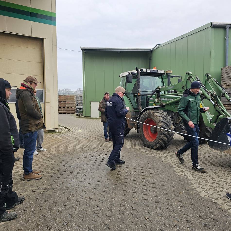 Traktor-Training in Korschenbroich: „Mit Fehlern von anderen müssen wir immer rechnen“