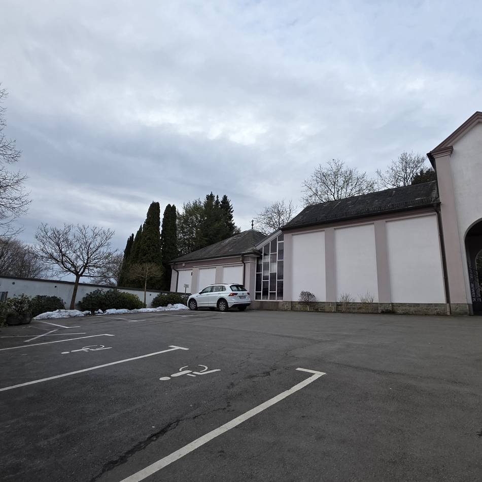 Wegen Verkauf von Hückeswagener Grundschule: Stadt kauft Container für Friedhofsmitarbeiter und WC