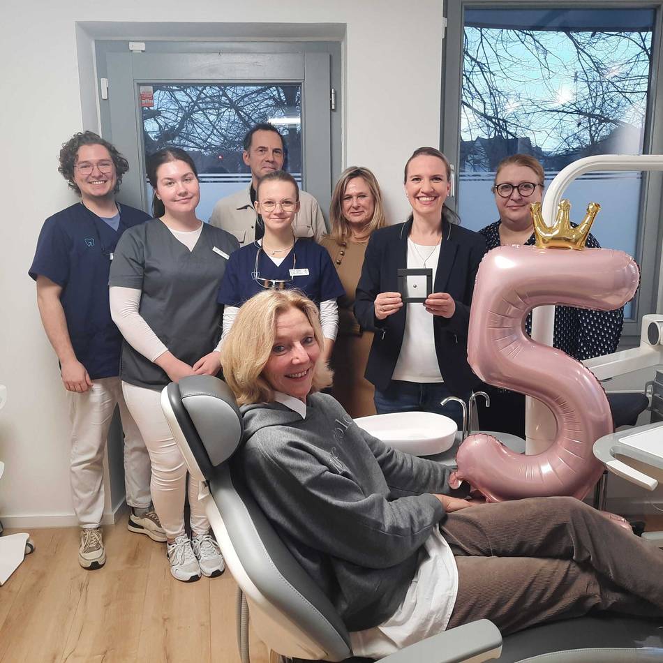 Unternehmerinnen-Forum Niederrhein: Zahnärztin Kristina Günter wurde mit der „Perle“ ausgezeichnet