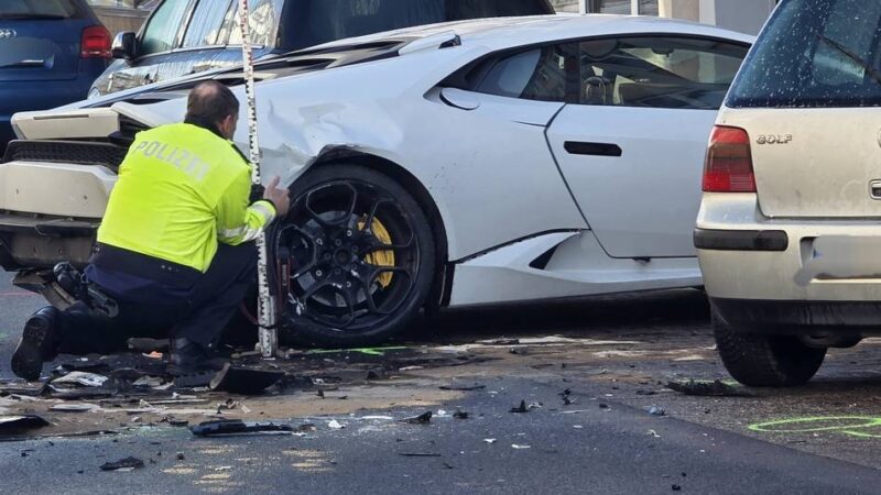 Nach Unfall in Mönchengladbach: Polizei ermittelt gegen Lamborghini-Fahrer wegen illegalen Straßenrennens