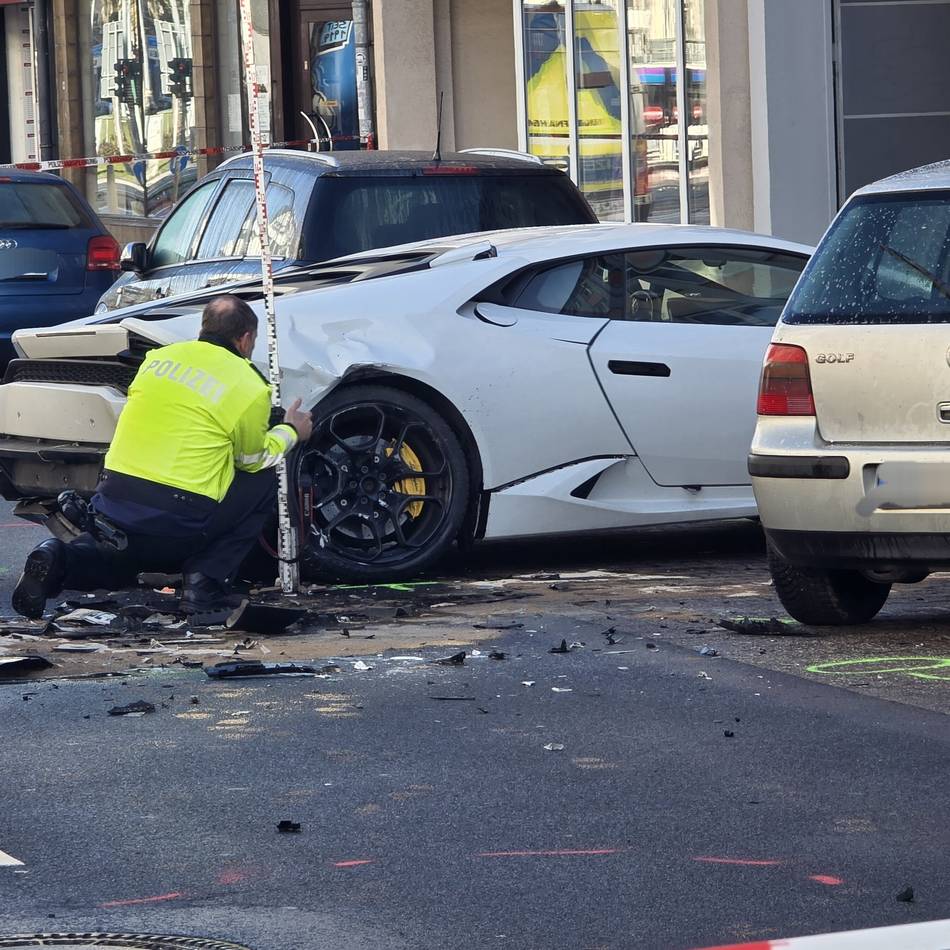 Nach Unfall in Mönchengladbach: Polizei ermittelt gegen Lamborghini-Fahrer wegen illegalen Straßenrennens