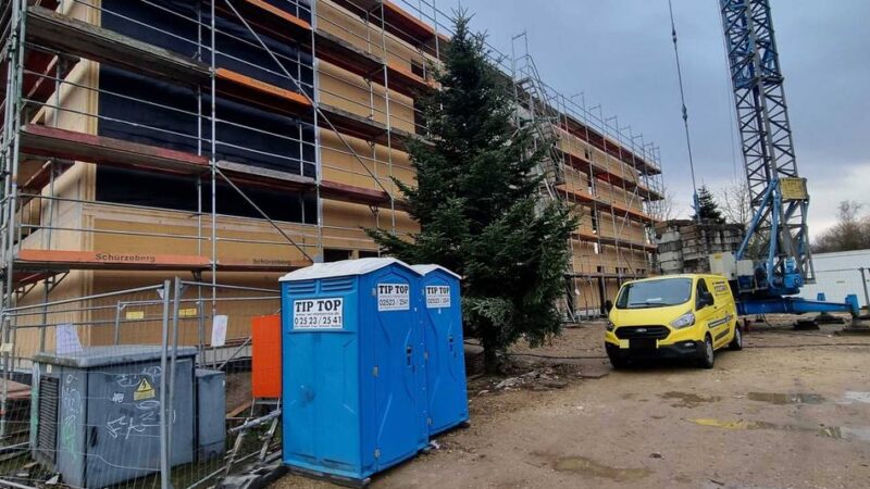 Neubau begann im Sommer: Grundschüler in Otzenrath feiern Richtfest