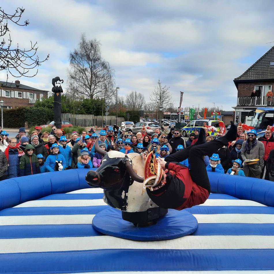 Armdrücken gegen Bürgermeister: Prinz Georg hat das Kranenburger Rathaus erobert