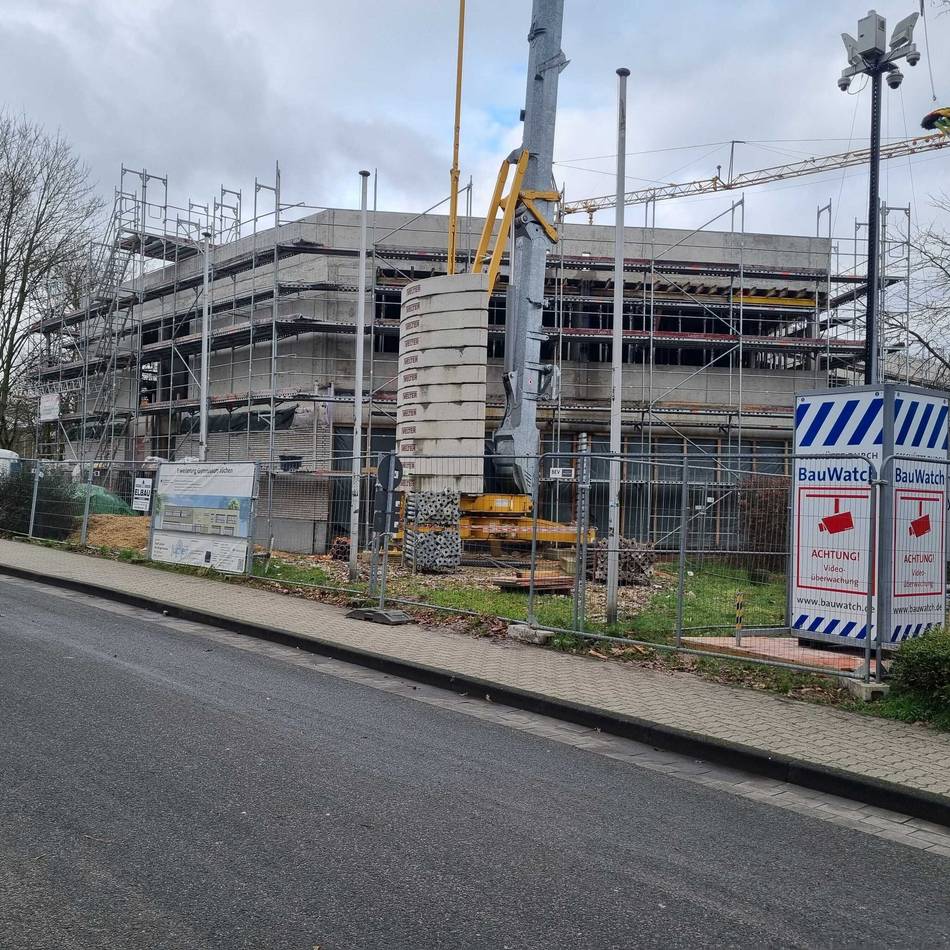 Richtfest an Jüchener Gymnasium: „Wenn Sie den Unterricht öffnen, brauchen Sie große Räume“