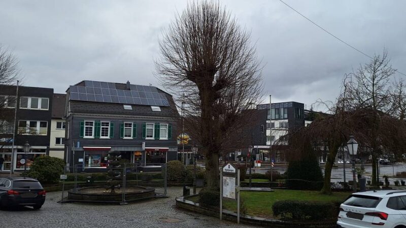 ISEK in Hückeswagen: Am Wilhelmplatz werden Bäume für den Umbau gefällt