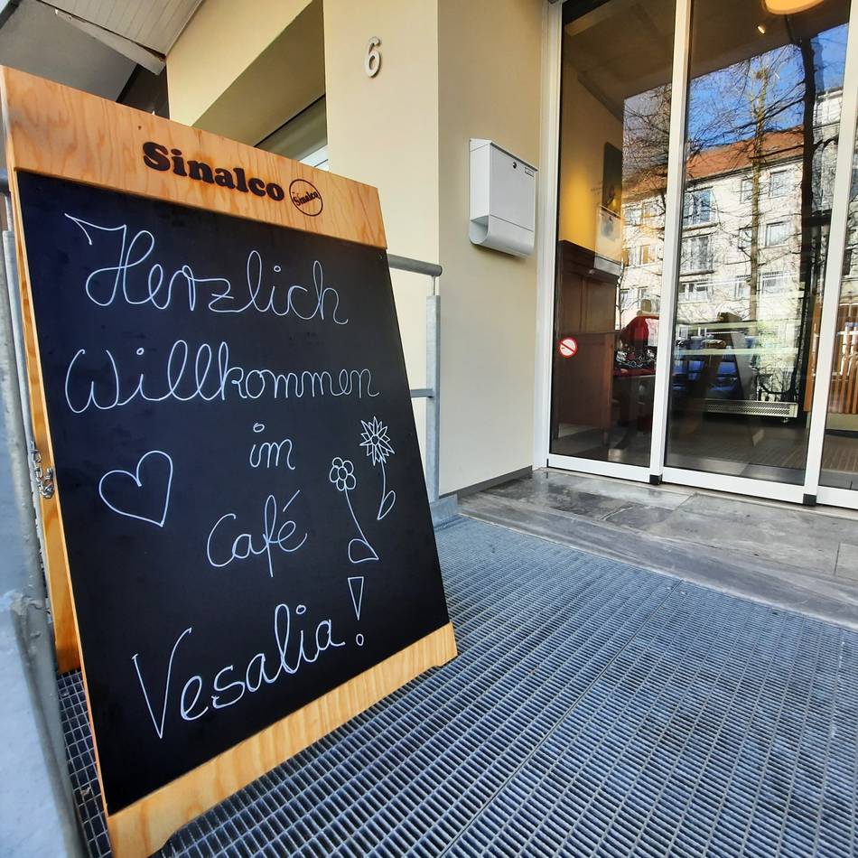 Beliebtes Café in Wesel wiedergeöffnet : Was die Gäste vom neu gestalteten Café Vesalia halten