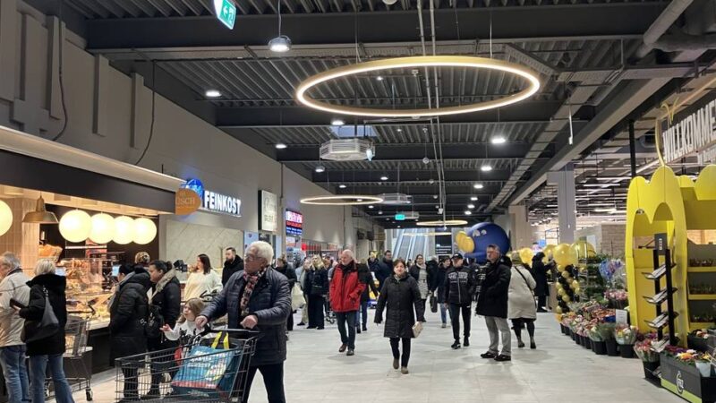 Edeka-Neueröffnung in Kamp-Lintfort: Lange Schlangen vorm Prinzencenter