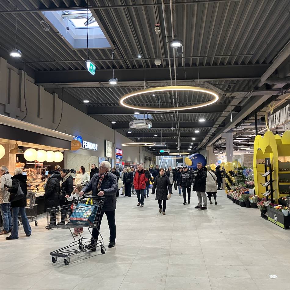 Edeka-Neueröffnung in Kamp-Lintfort: Lange Schlangen vorm Prinzencenter
