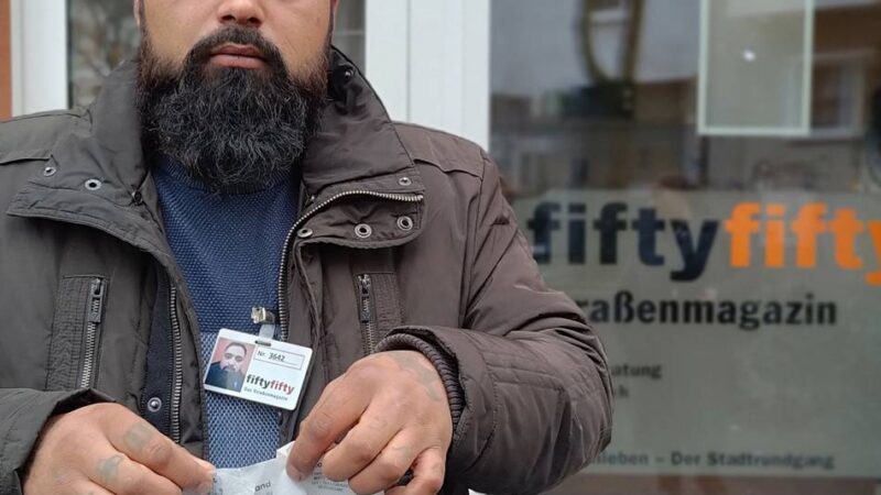 Karneval in Düsseldorf: 1000 Euro fürs Pfandsammeln? Warum ein fiftyfifty-Verkäufer an der Kö ins Visier der Polizei geriet