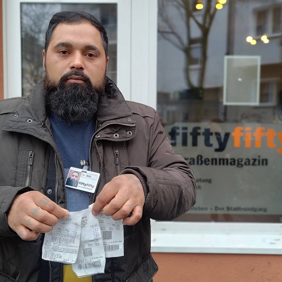 Karneval in Düsseldorf: 1000 Euro fürs Pfandsammeln? Warum ein fiftyfifty-Verkäufer an der Kö ins Visier der Polizei geriet