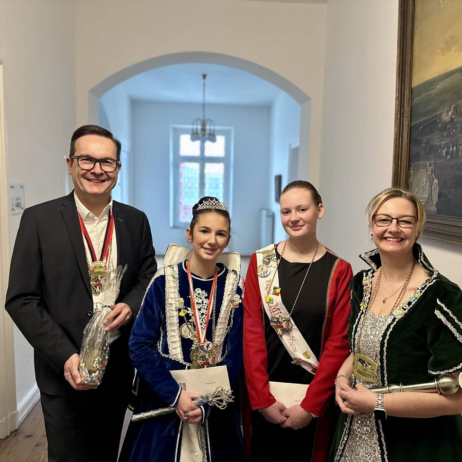 Abschluss der Session: Zwei Prinzessinnen besuchen das Gelderner Rathaus