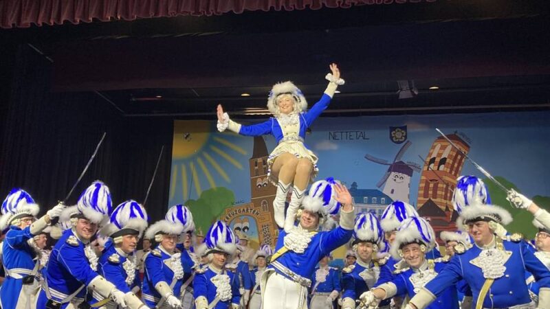 Prunksitzung des Lobbericher Karnevals Komitee: Party-Stimmung garantiert im Seerosensaal