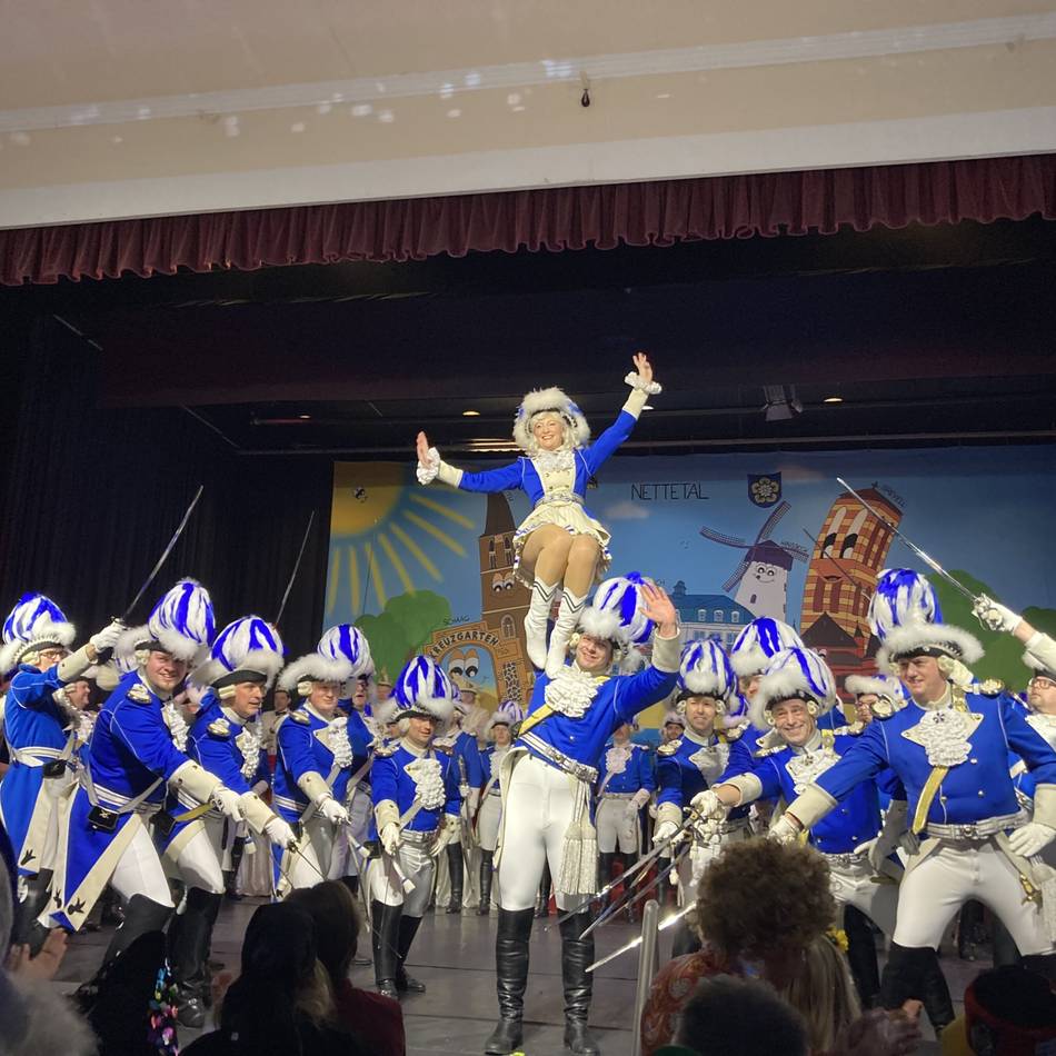 Prunksitzung des Lobbericher Karnevals Komitee: Party-Stimmung garantiert im Seerosensaal