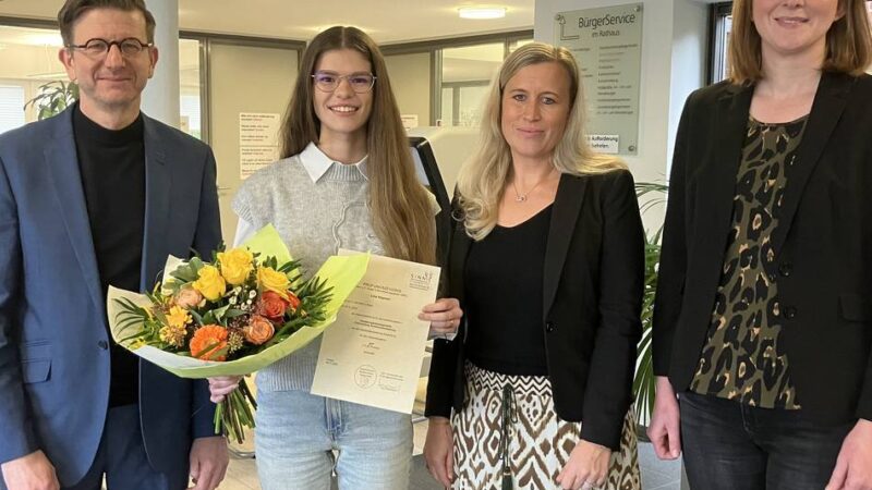 Gemeinde Kranenburg: Lina Hopman besteht Abschlussprüfung zur Verwaltungsfachangestellten