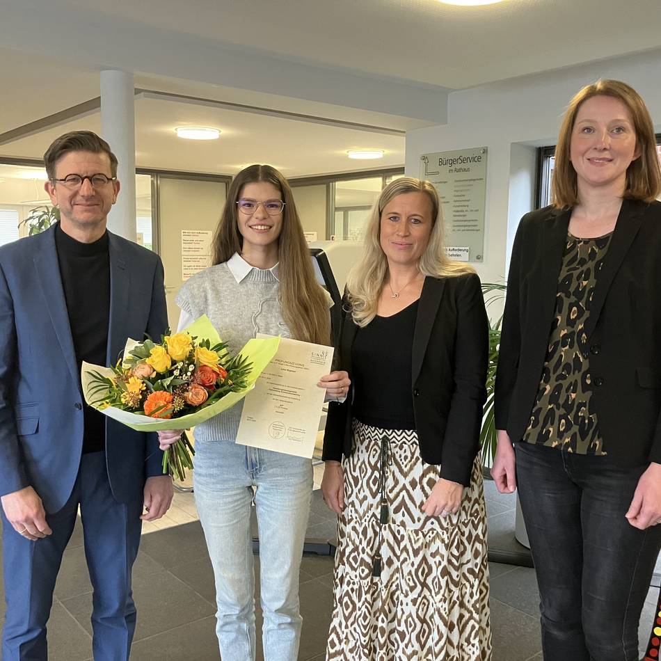 Gemeinde Kranenburg: Lina Hopman besteht Abschlussprüfung zur Verwaltungsfachangestellten