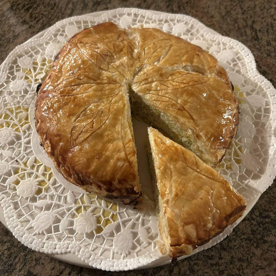 Hückeswagens Partnerstadt Etaples: Ein Kuchen beherbergt den „Bohnenkönig“