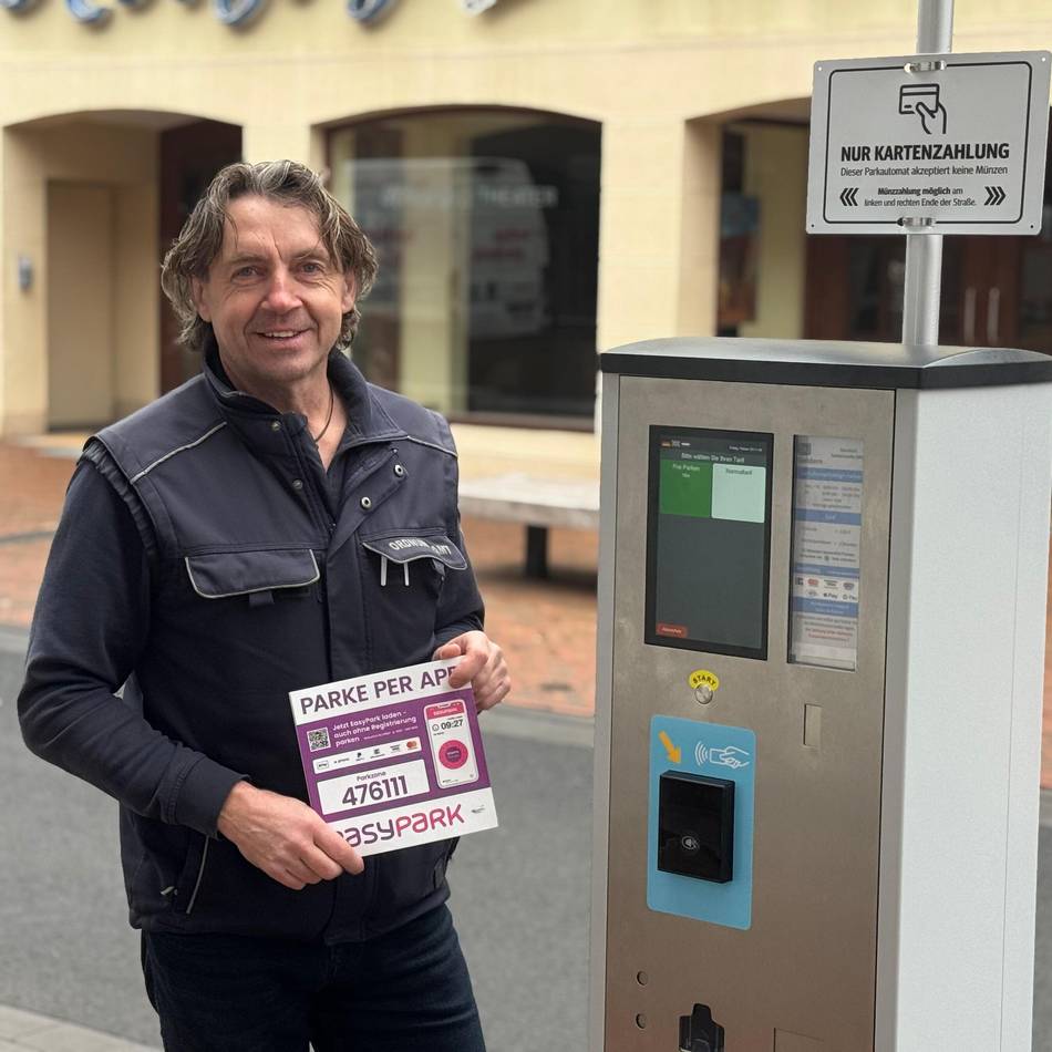 Bargeldlos bezahlen: Erster solarbetrieberner Parkscheinautomat in Geldern