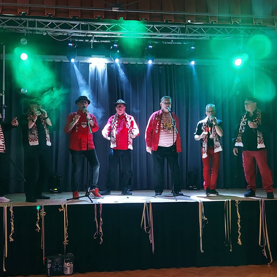Karneval mit dem Heimat- und Verkehrsverein: So war der kölsche Abend mit Herz in Issum