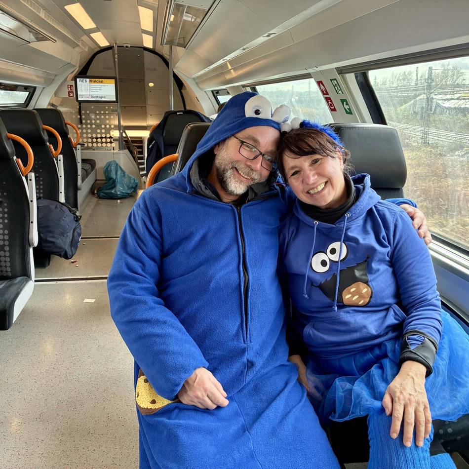 Zwischen zwei Karnevalshochburgen: Von Alaaf zu Helau – Kölner auf geheimer Fahrt nach Düsseldorf