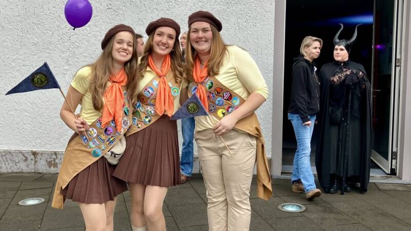 Fotos von Altweiber 2026: Möhnen stürmen das Rathaus in Moers