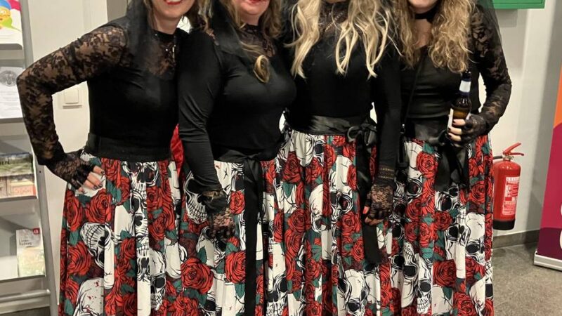 Beginn des Straßenkarnevals: So feiern die Möhnen an Altweiber in Alpen