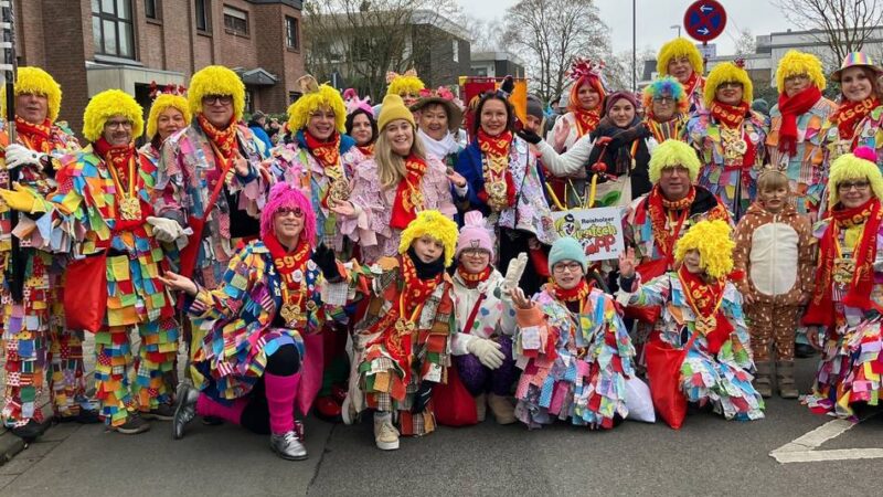 Zwischenfall bei jeckem Treiben: Karnevalszug in Benrath wegen Gas-Geruch unterbrochen