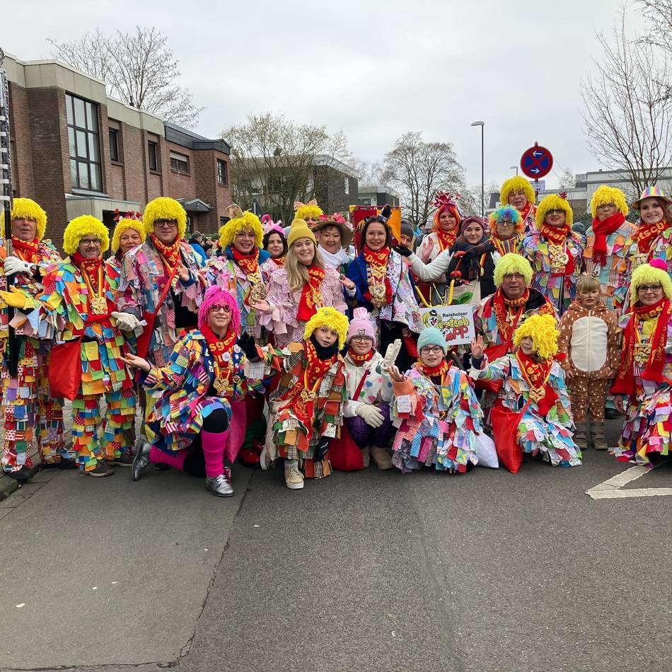 Zwischenfall bei jeckem Treiben: Karnevalszug in Benrath wegen Gas-Geruch unterbrochen