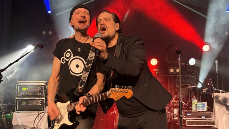 „Achtung Baby“ im Scala in Wesel: So klingen U2-Songs in intimer Clubatmosphäre