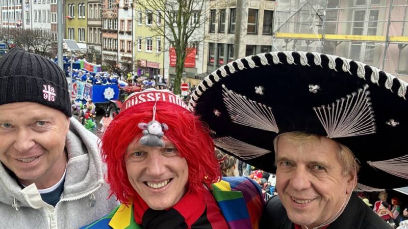 Erfolgsband aus Düsseldorf: Die Toten Hosen feiern Karneval im Uerige