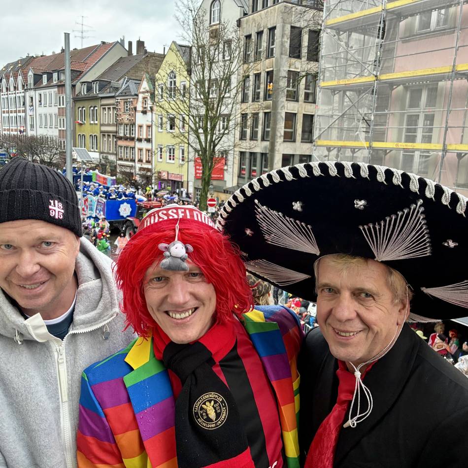 Erfolgsband aus Düsseldorf: Die Toten Hosen feiern Karneval im Uerige