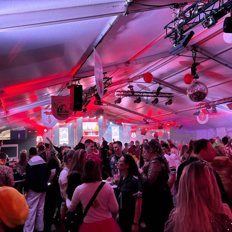 Karneval in Kleve: So läuft die große Altweiber-Party in der Schwanenstadt