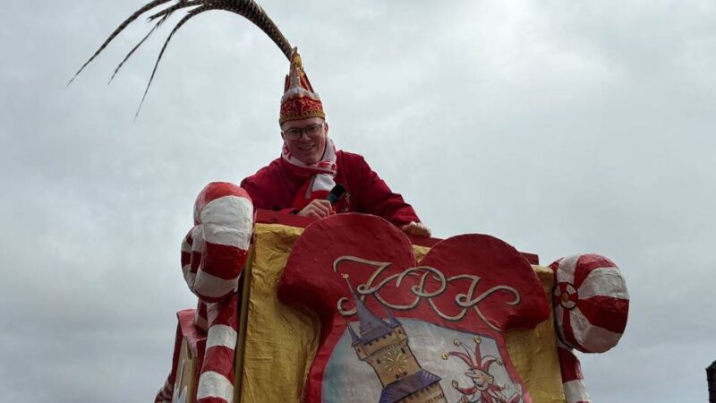 Zum Abschluss der Karnevalssession: Wie Prinz Tobi „der Träumende“ seinen Rosenmontagszug erlebt hat