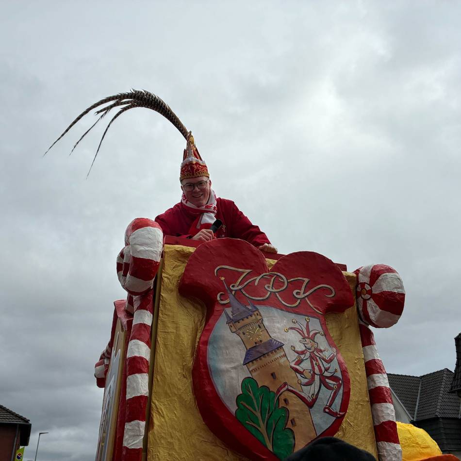 Zum Abschluss der Karnevalssession: Wie Prinz Tobi „der Träumende“ seinen Rosenmontagszug erlebt hat