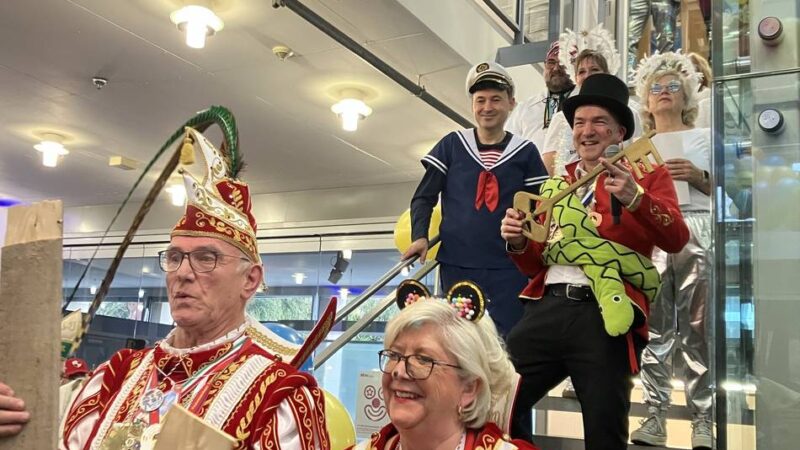 Altweiber in Alt-Viersen: Narren erobern das Viersener Stadthaus