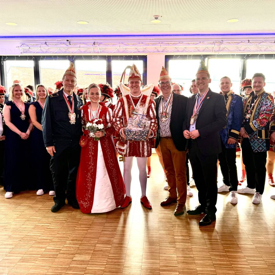 Empfang in Ratingen: Prinzenpaare zu Gast bei der Feuerwehr