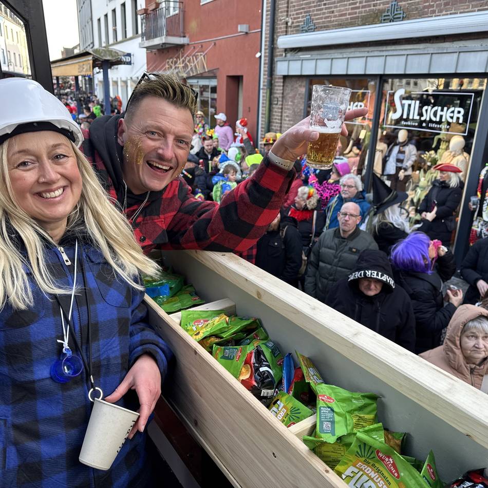 „Super-Stimmung“: Tausende feiern beim Blutwurstzug in Xanten