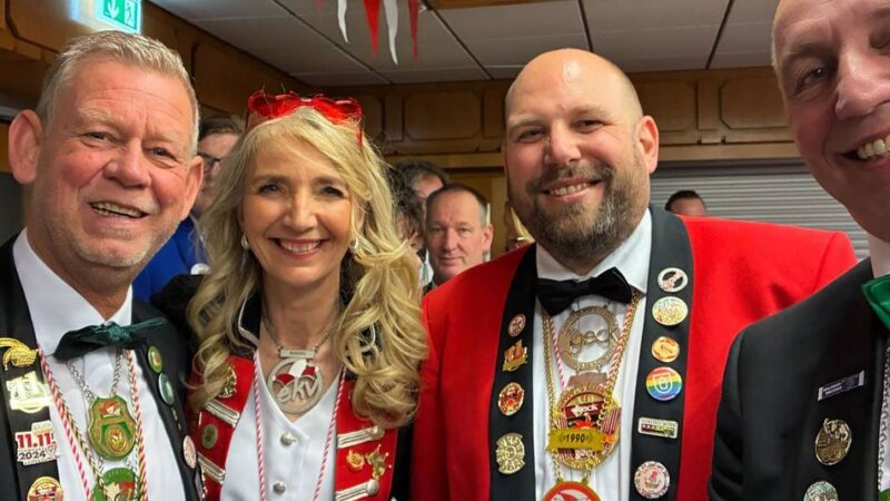 Ob Sparkasse, Volksbank oder Rathaus: Altweiber in Emmerich – die Narren übernehmen das Kommando