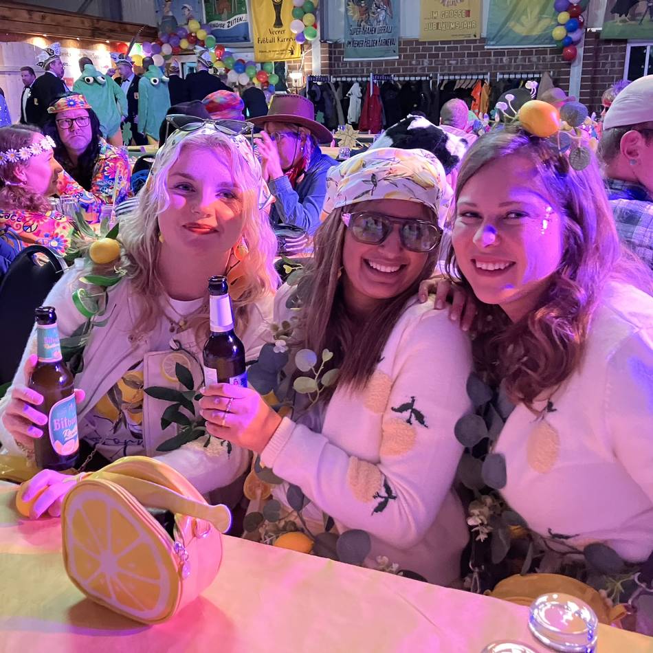 Büttensitzung der Veenze Kräje: Großer Veener Narrenzoo zog die Jecken an