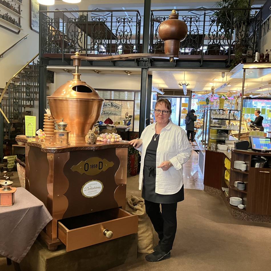 Caféhaus Dobbelstein in Duisburg: Hier steht die größte Kaffeemühle der Welt