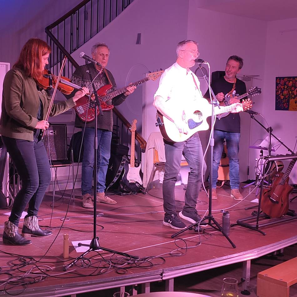 Americana im Hückeswagener Haus Zach: Wohnzimmerkonzert von „Folkedelic“ mit einer Weltpremiere