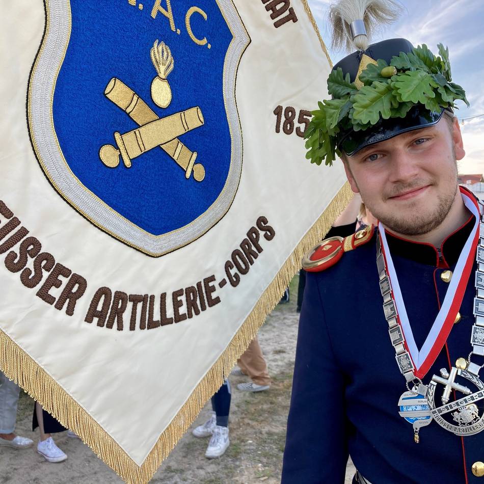 Neuwahlen beim Artilleriekorps Neuss: Opa und Enkel führen bei der Artillerie das Kommando
