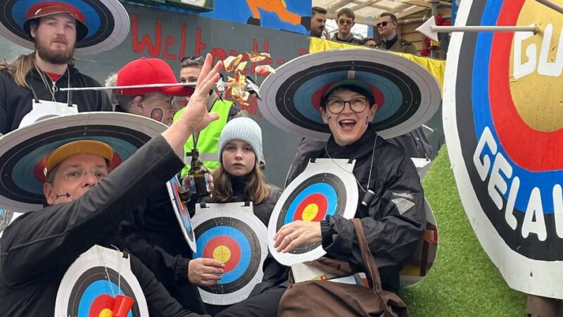 Rathaussturm und Umzug an Karneval 2026: Kalkars Jecken feiern in einer Regenlücke