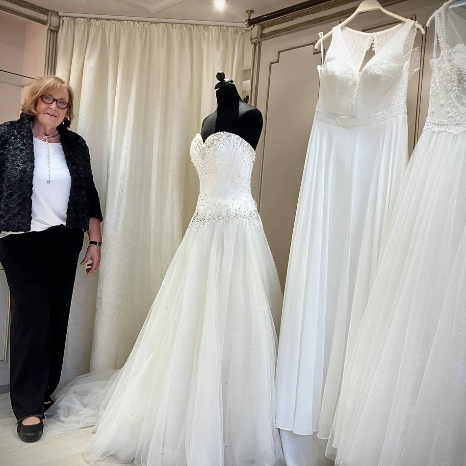 Braut- und Abendmoden Overfeld schließt: 42 Jahre Leidenschaft für den schönsten Tag des Lebens