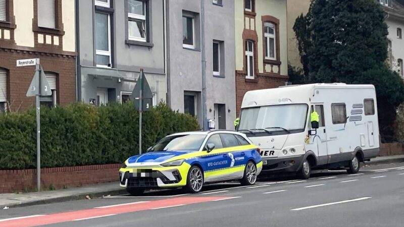 Auffällige Wagen in Mönchengladbach: Ähnlicher als die Polizei erlaubt?